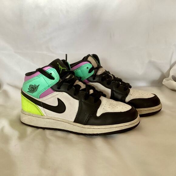 Jordan Mid Pastel Black Toe